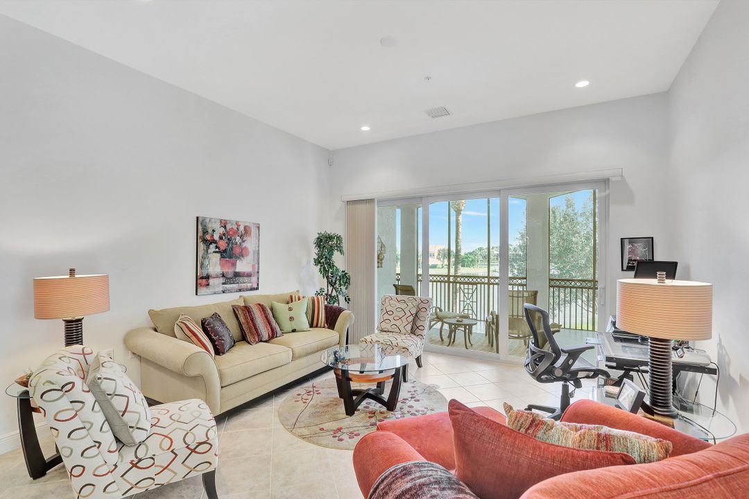 9243 Tesoro Ln #204, Naples, FL 34114