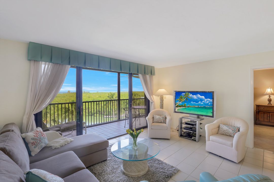 17 Bluebill Ave #602, Naples, FL 34108