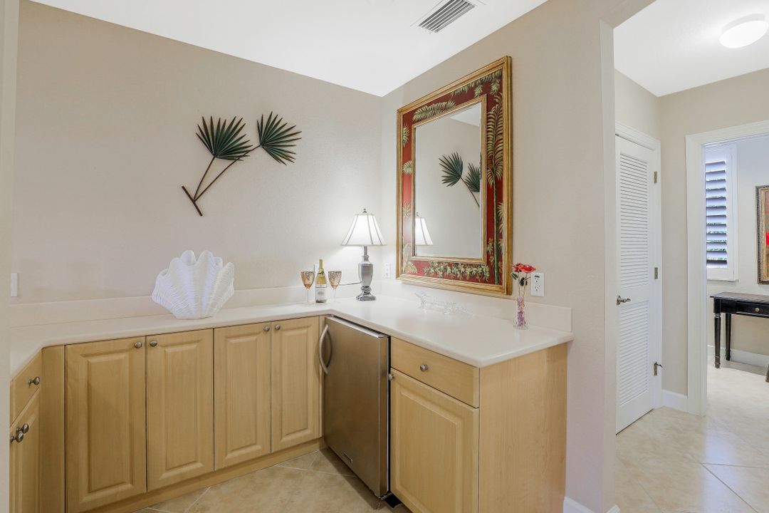 9201 Quartz Ln #202, Naples, FL 34120