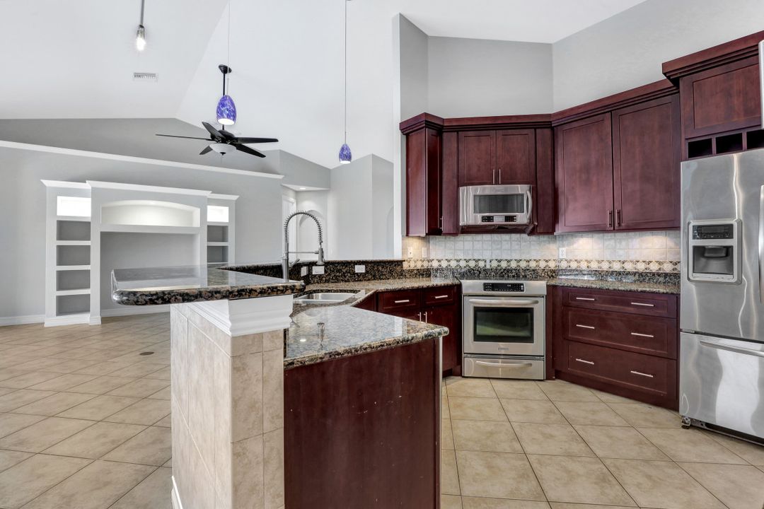 2538 SW 35th Ln, Cape Coral, FL 33914