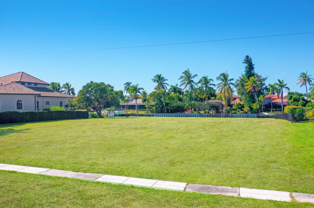 1085 Caxambas Dr, Marco Island, FL 34145