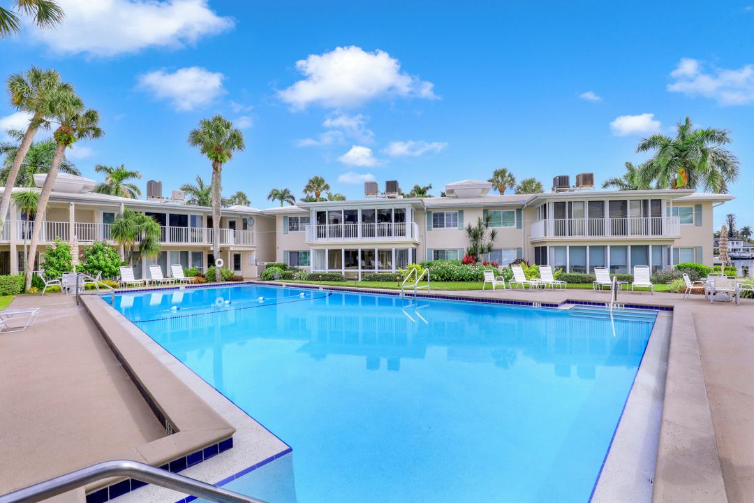 344 Harbour Dr, Naples, FL 34103