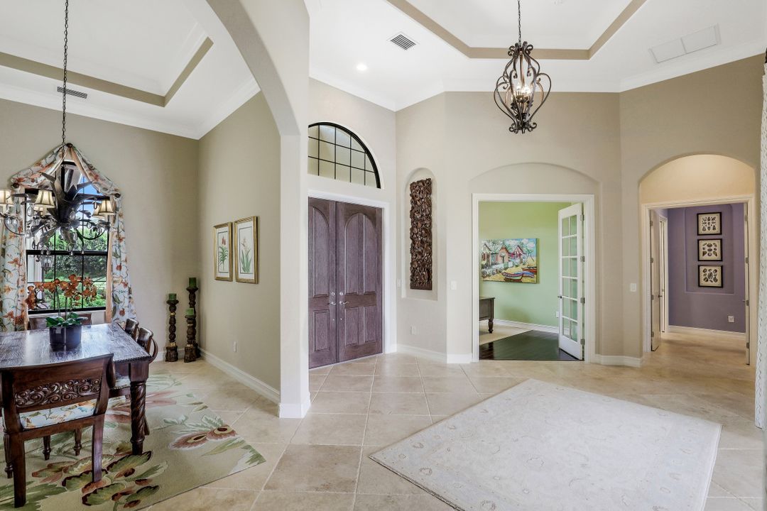 6512 Costa Cir, Naples, FL 34113