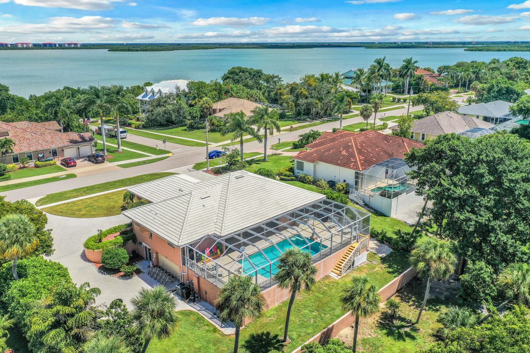 550 Inlet Dr, Marco Island, FL 34145