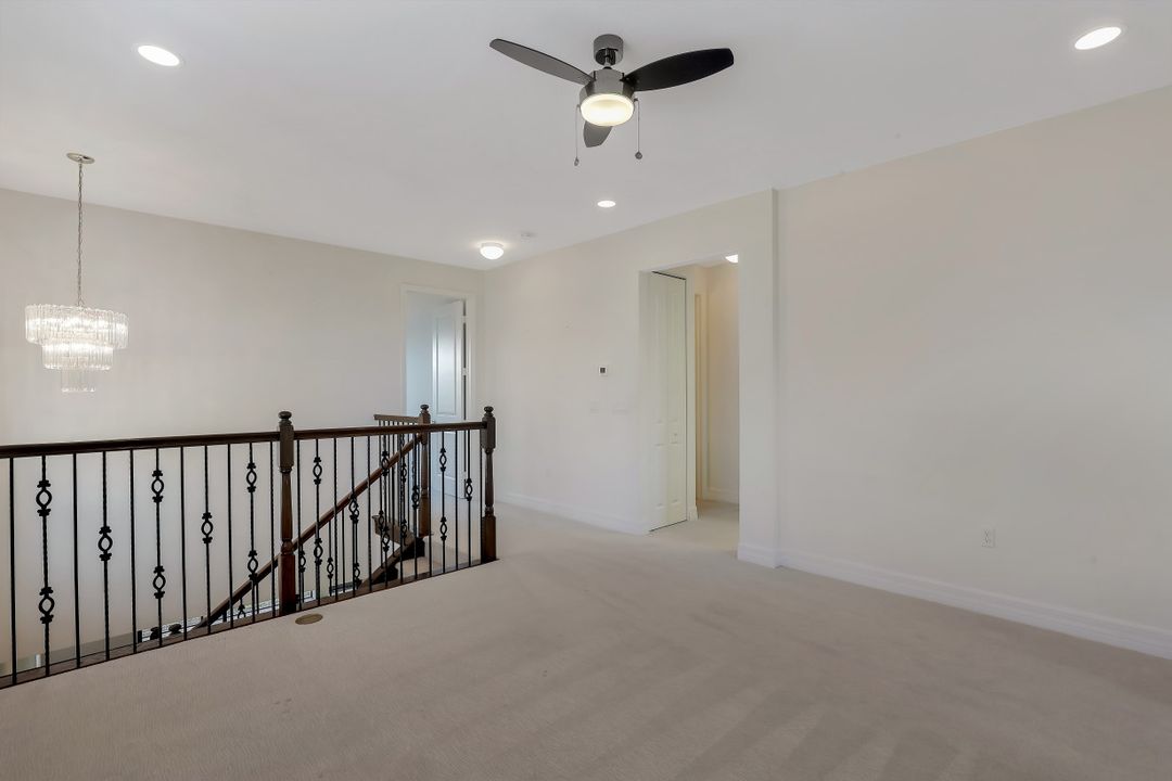 4489 Aurora St, Naples, FL 34119