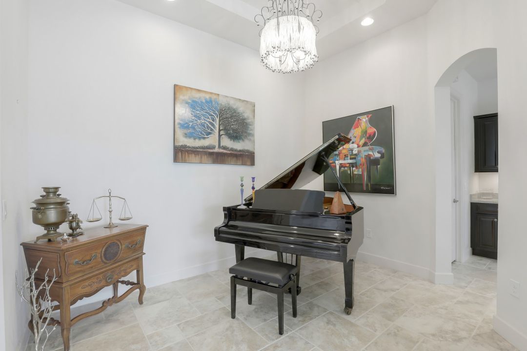 9415 Quarry Dr, Naples, FL 34120