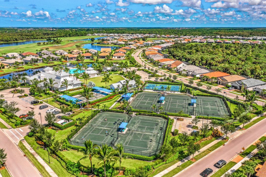 9765 Everglades Dr, Naples, FL 34120