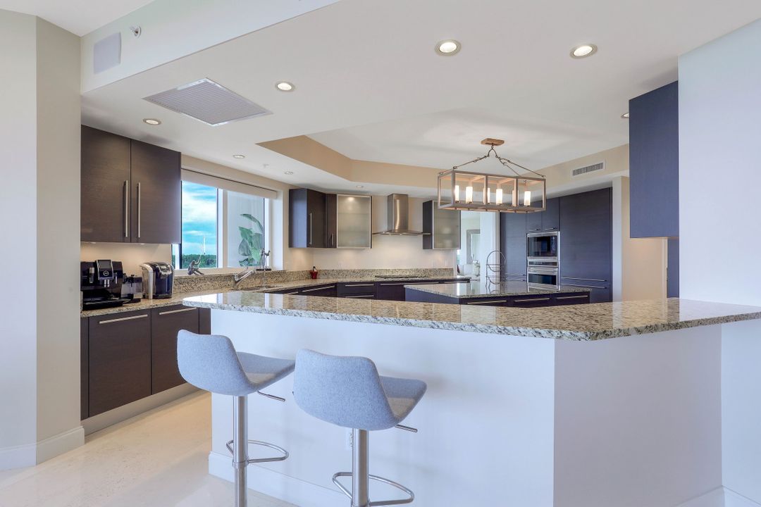 13675 Vanderbilt Dr #610, Naples, FL 34110