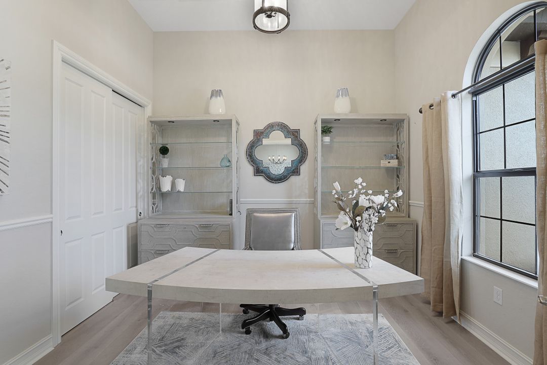 7446 Lantana Cir, Naples, FL 34119