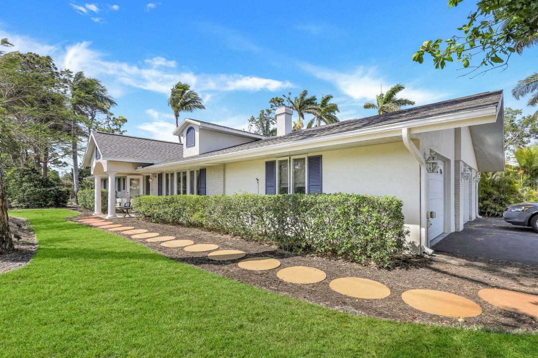 1135 26th Ave N, Naples, FL 34103