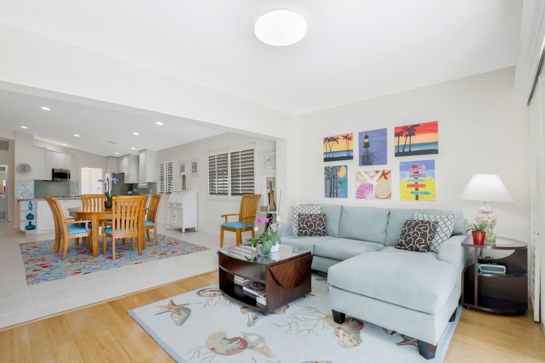 3868 Yakobi Ln, Naples, FL 34119