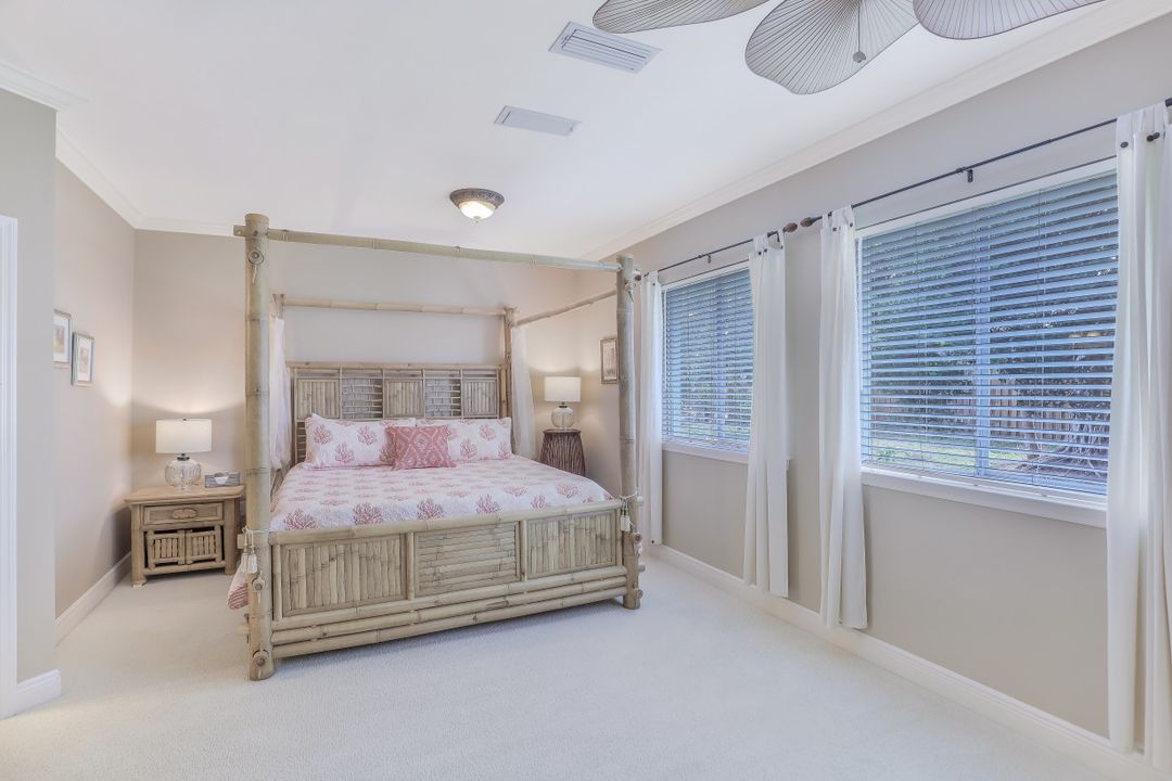 557 96th Ave N, Naples, FL 34108