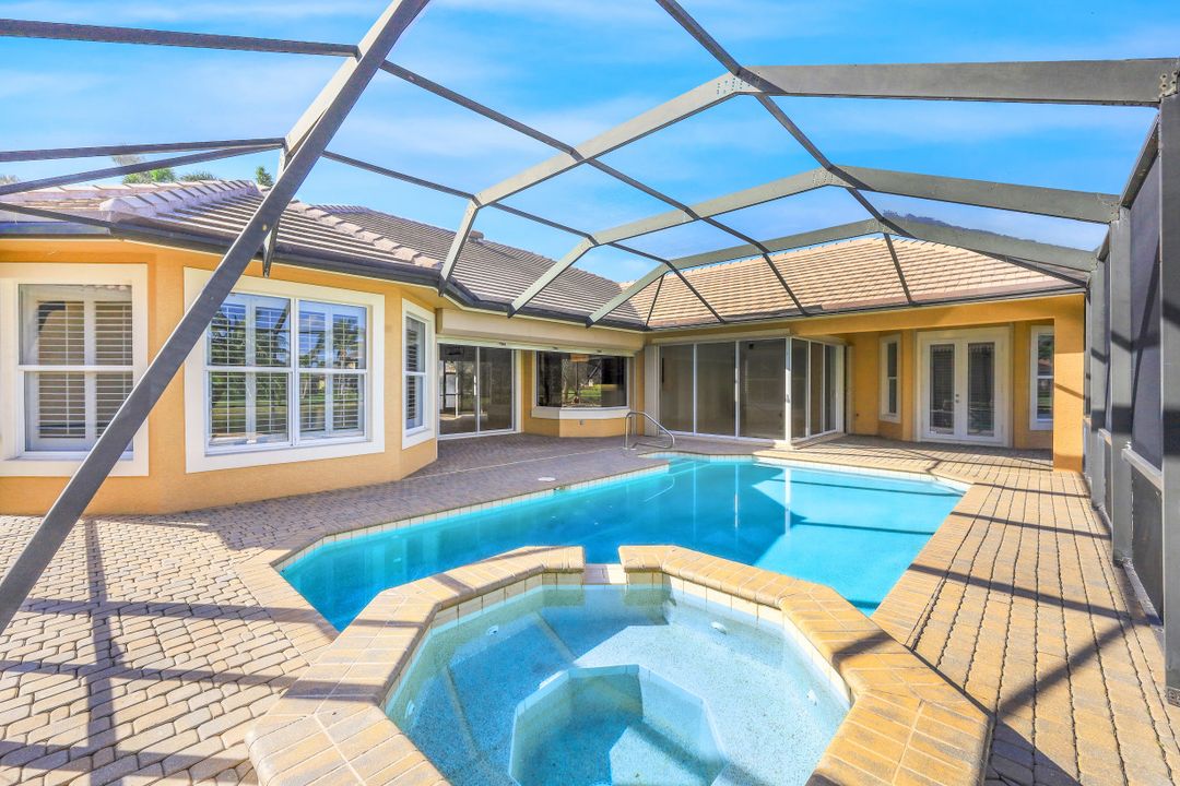 4899 Rustic Oaks Cir, Naples, FL 34105