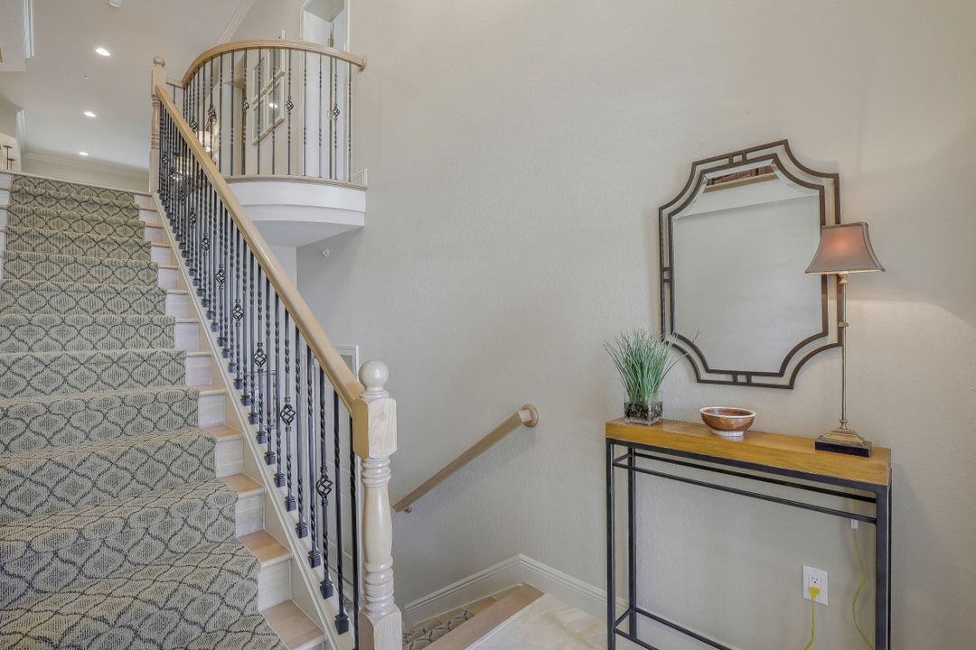 9201 Quartz Ln Apt 201 #201, Naples, FL 34120