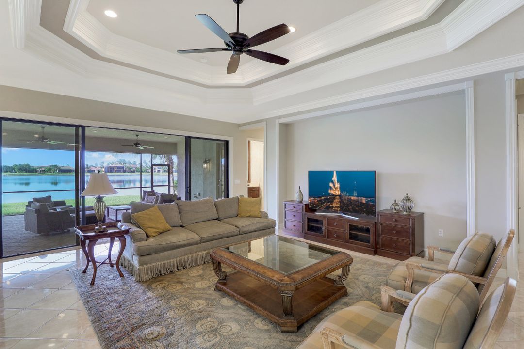 2915 Cinnamon Bay Cir, Naples, FL 34119