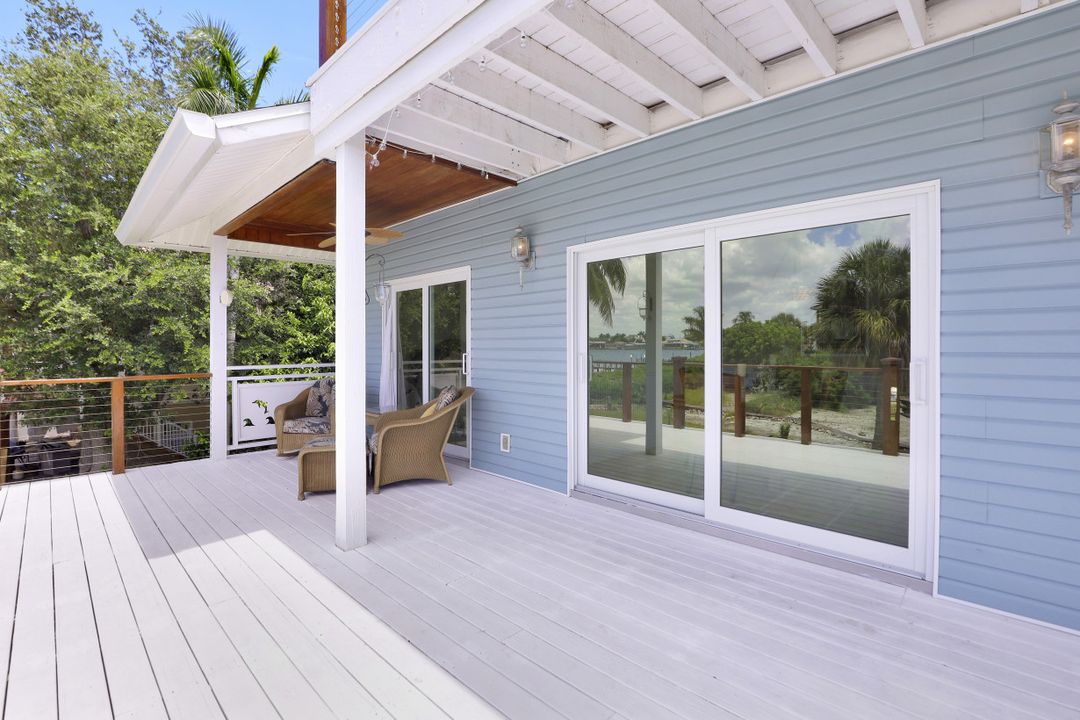 39 W Pelican St, Naples, FL 34113