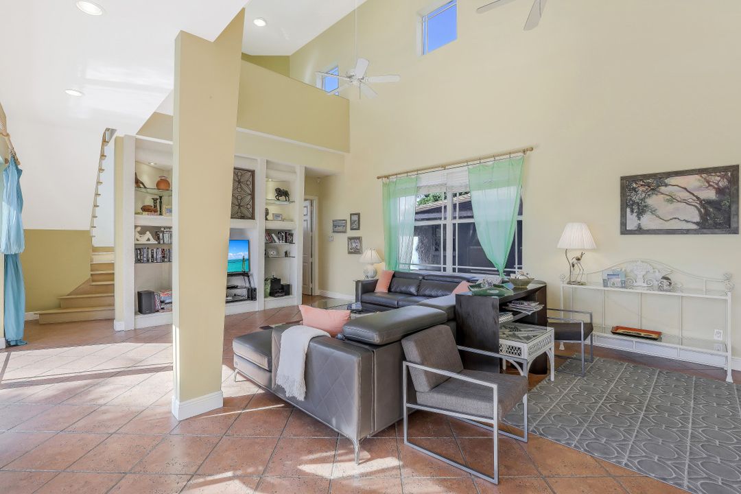 9625 6th St N, Naples, FL 34108