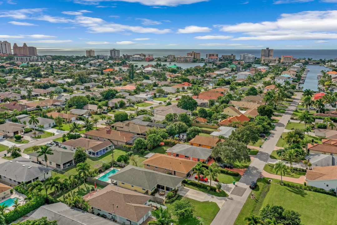 562 100th Ave N, Naples, FL 34108