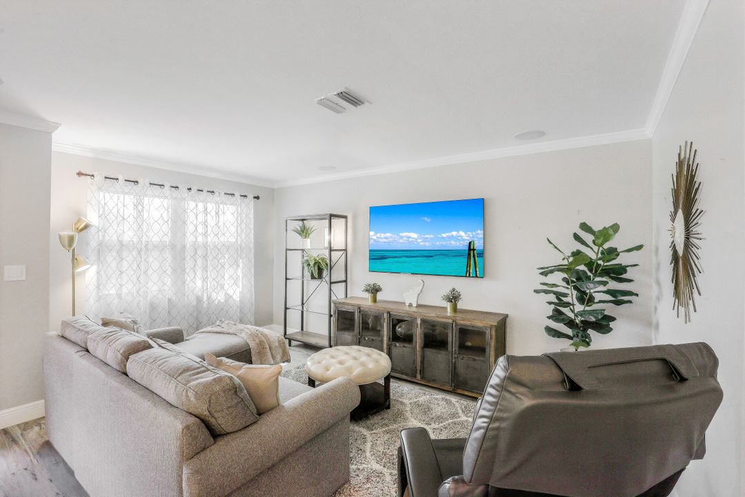 749 97th Ave N, Naples, FL 34108