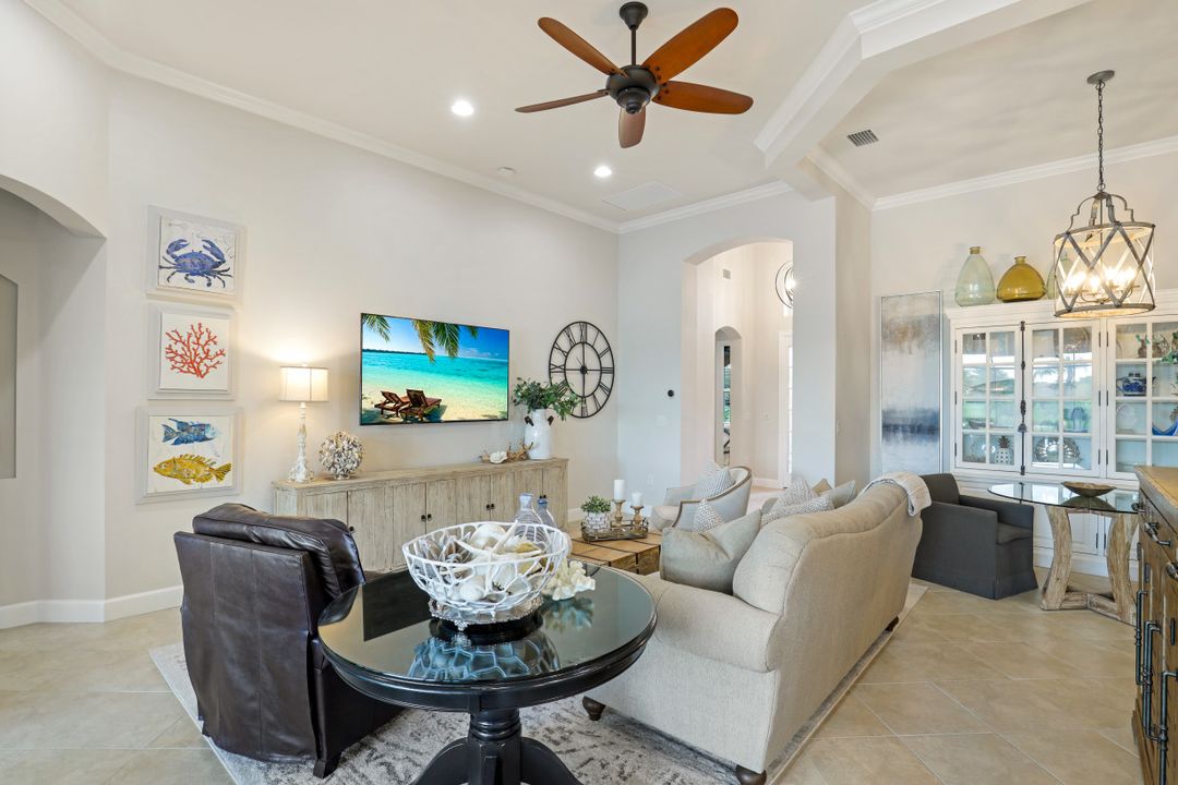 9423 Quarry Dr, Naples, FL 34120