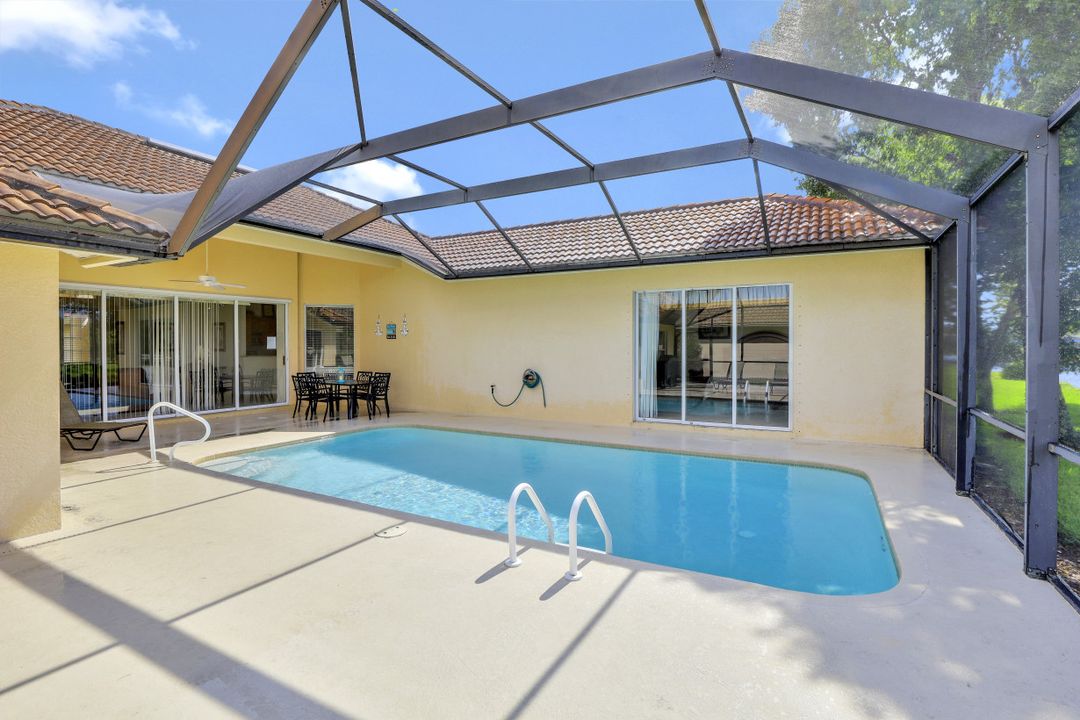 1087 Tivoli Dr, Naples, FL 34104