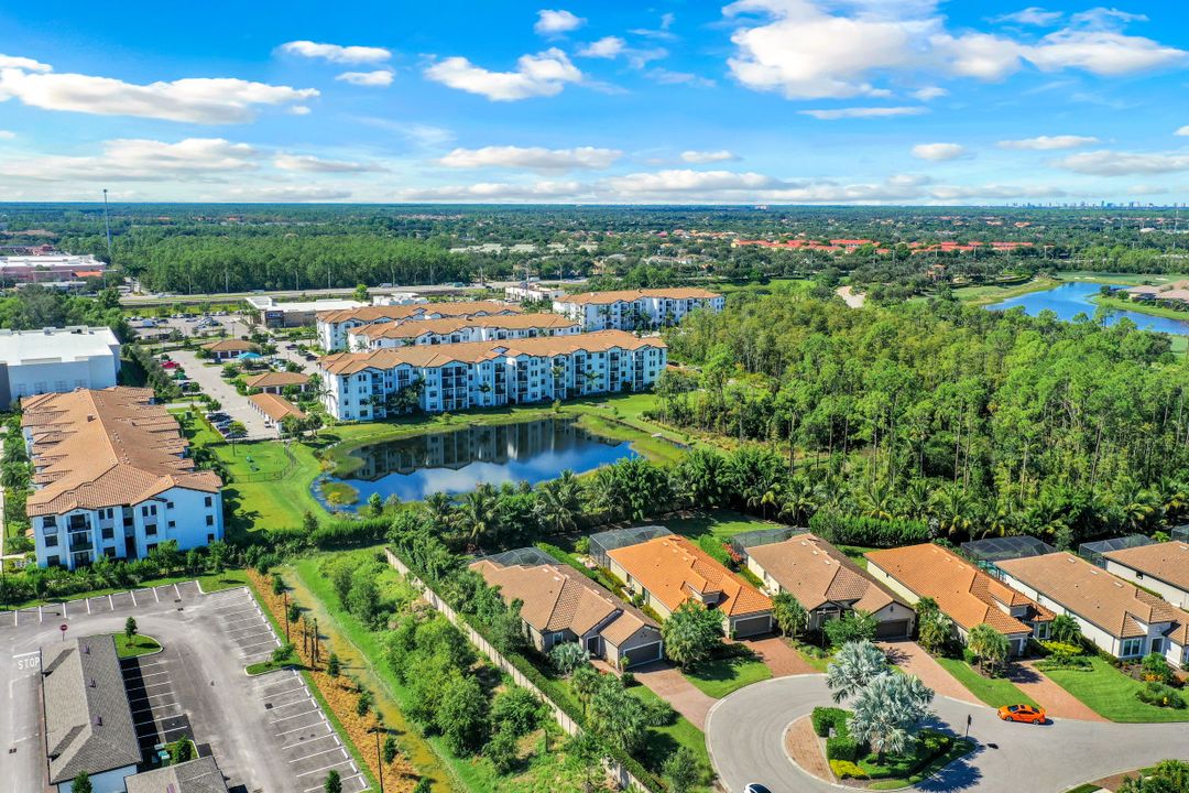 8696 Dilillo Ct, Naples, FL 34119