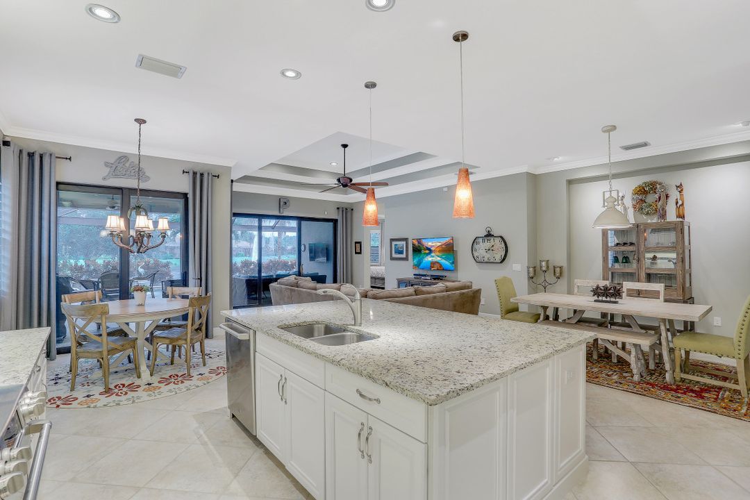 9104 Isla Bella Cir, Bonita Springs, FL 34135