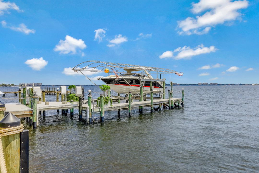 518 Coral Dr, Cape Coral, FL 33904