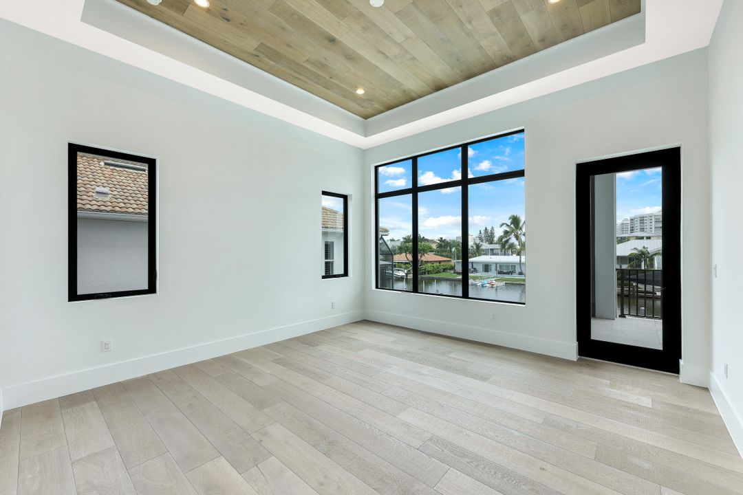 241 Egret Ave, Naples, FL 34108