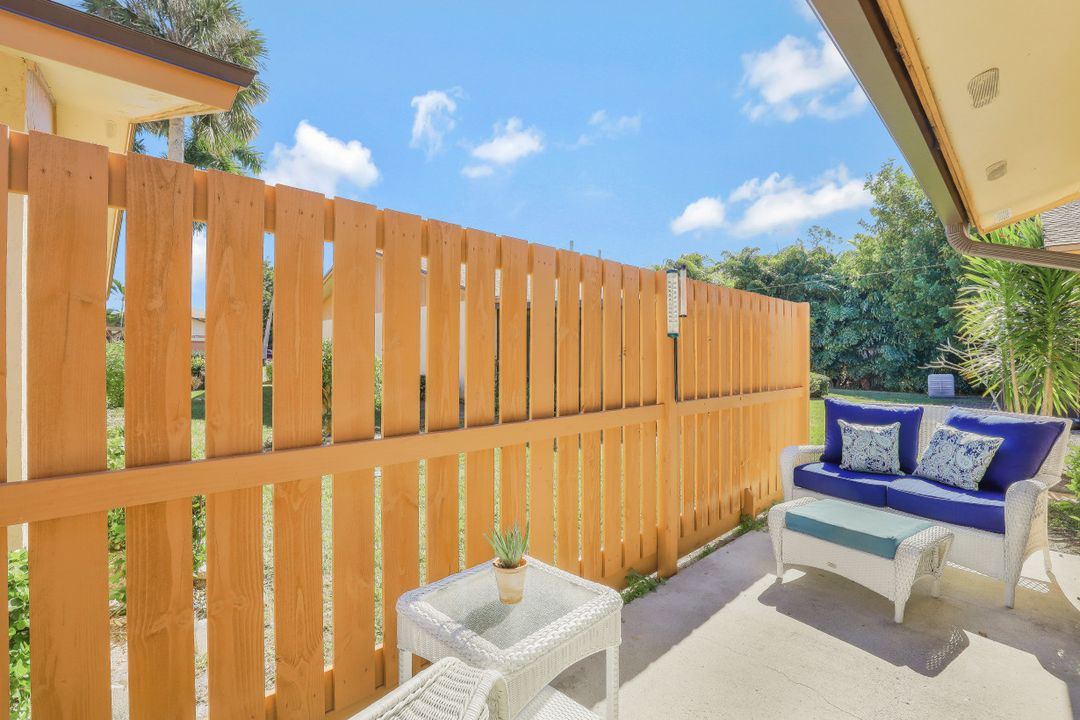 6474 Royal Woods Dr, Fort Myers, FL 33908