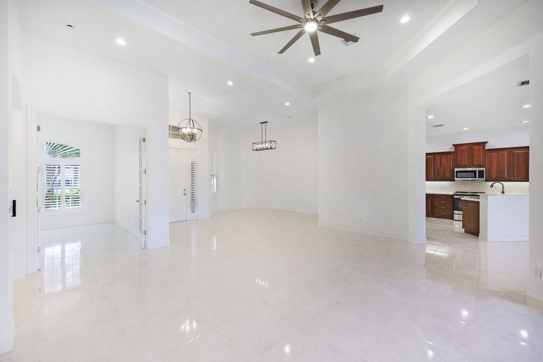 4899 Rustic Oaks Cir, Naples, FL 34105