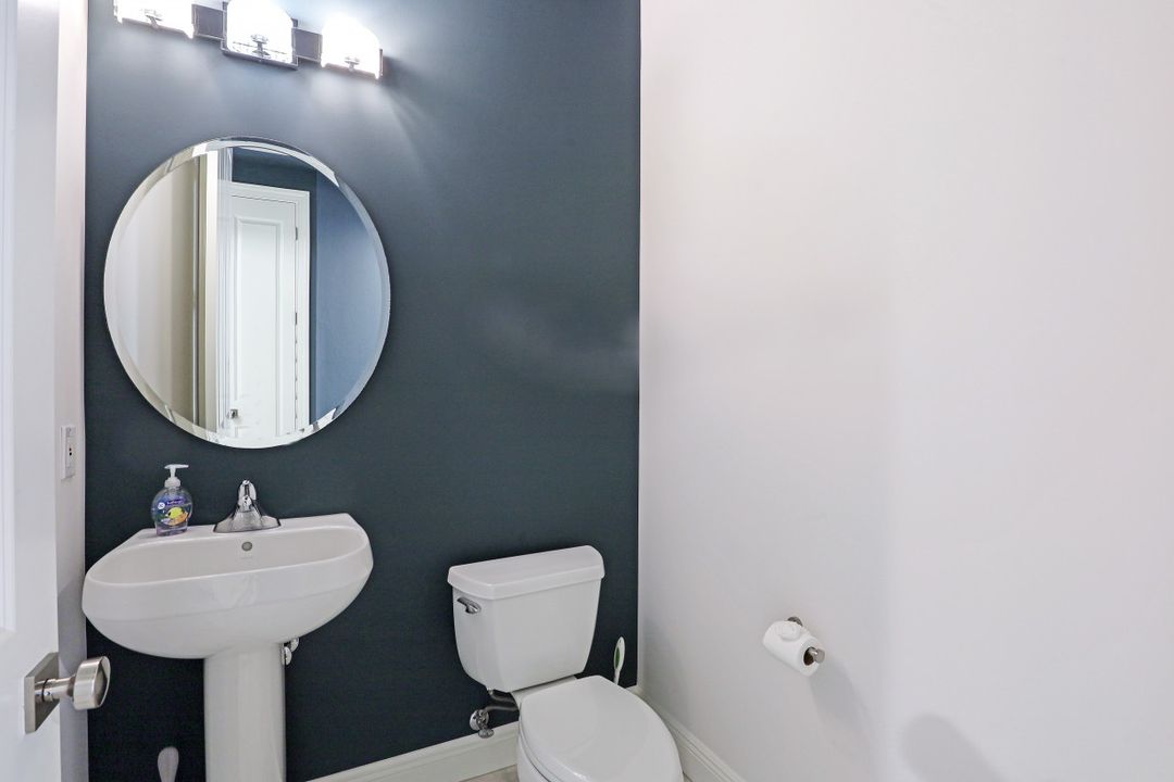 10620 Gulf Shore Dr  #203, Naples, FL 34108