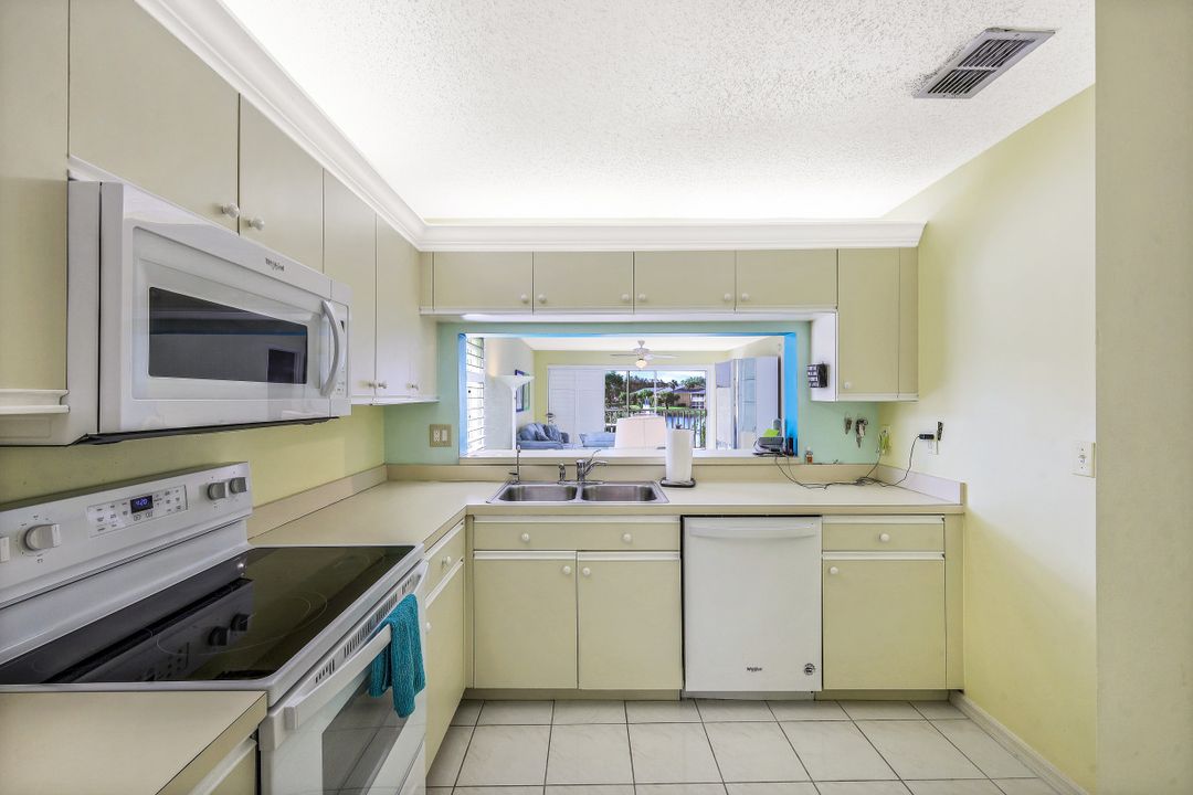 1250 Yesica Ann Cir #E201, Naples, FL 34110