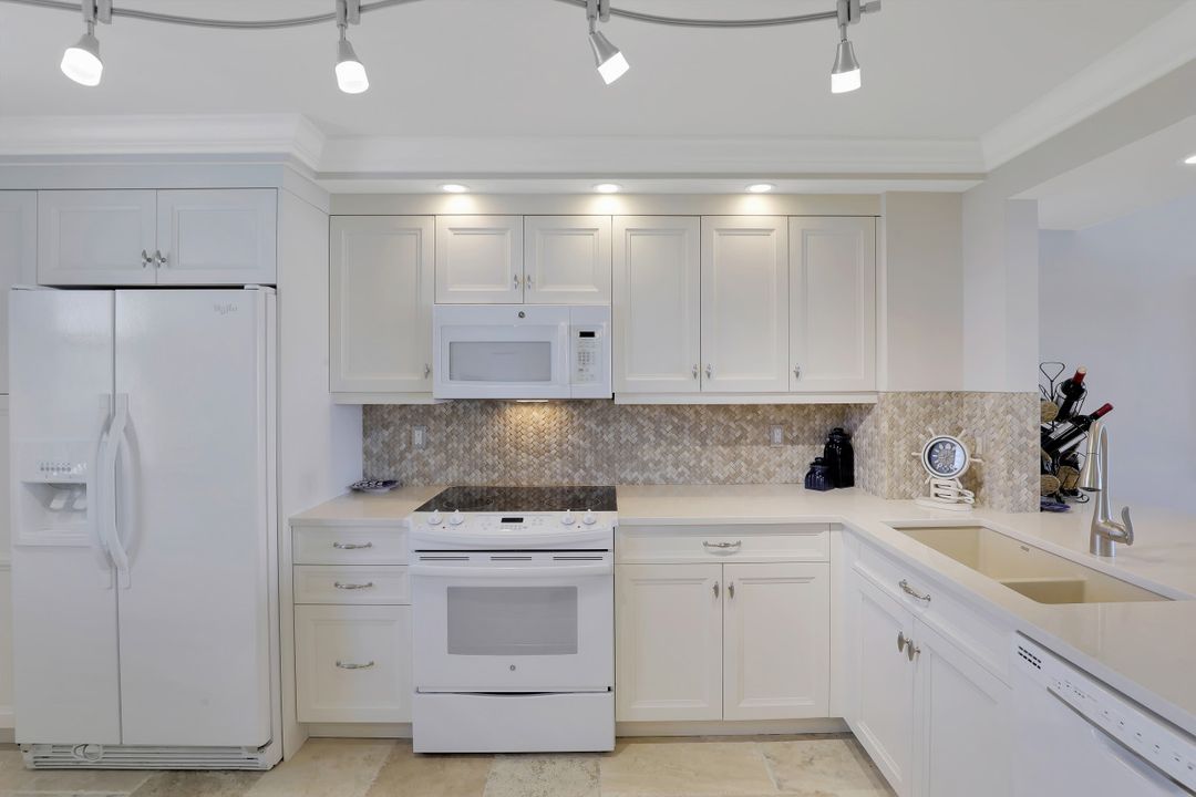 380 Seaview Ct #805, Marco Island, FL 34145