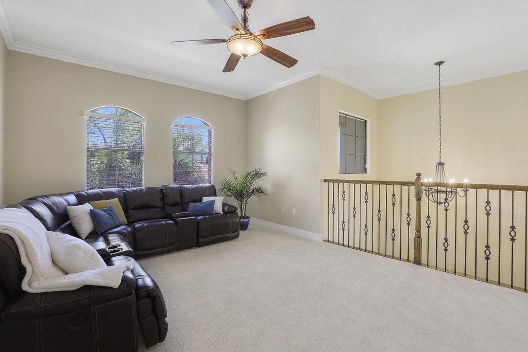 3896 Gibralter Dr, Naples, FL 34119