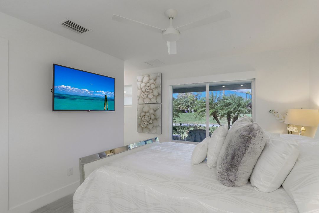 1001 Forest Lakes Dr, Naples, FL 34105