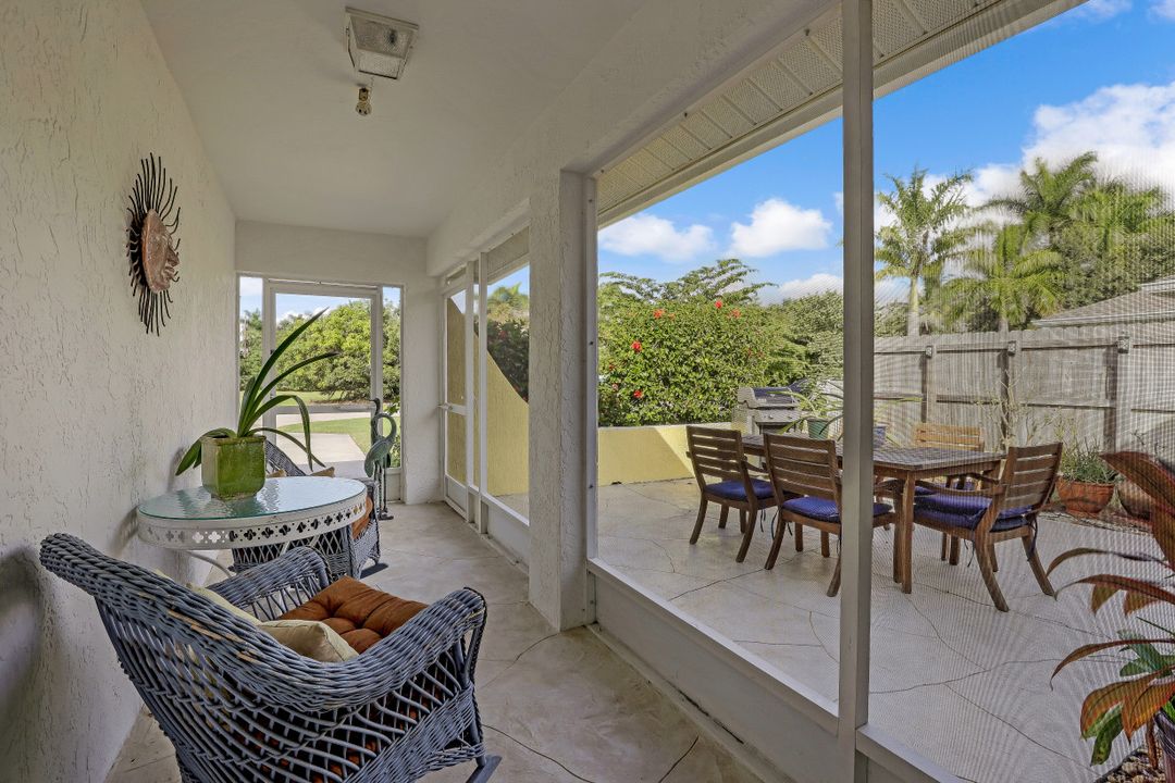 562 100th Ave N, Naples, FL 34108