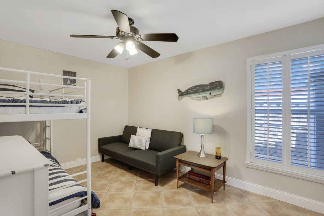 698 99th Ave N, Naples, FL 34108