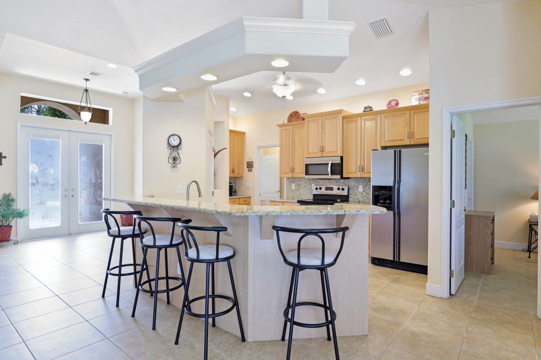 5241 Stratford Ct, Cape Coral, FL 33904