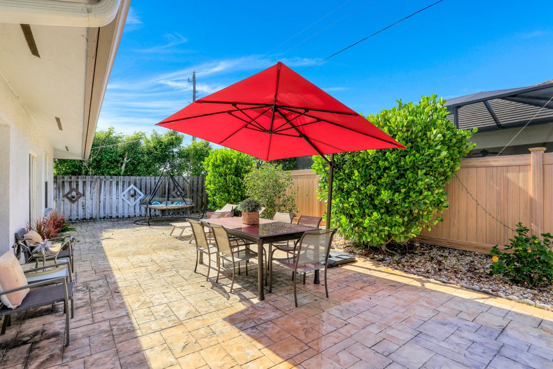 698 99th Ave N, Naples, FL 34108