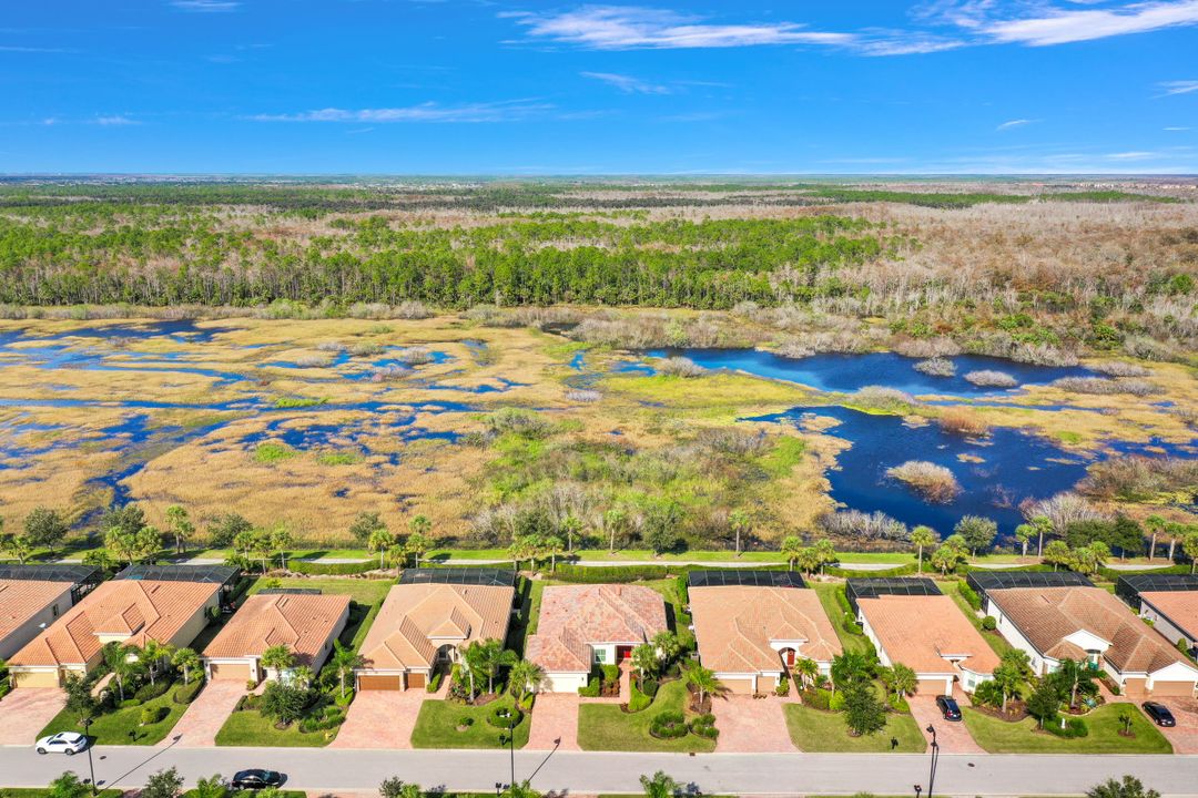 9319 Fieldstone Ln, Naples, FL 34120