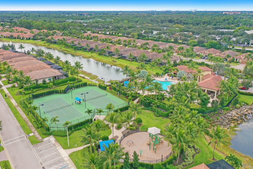 9367 Isla Bella Cir, Bonita Springs, FL 34135