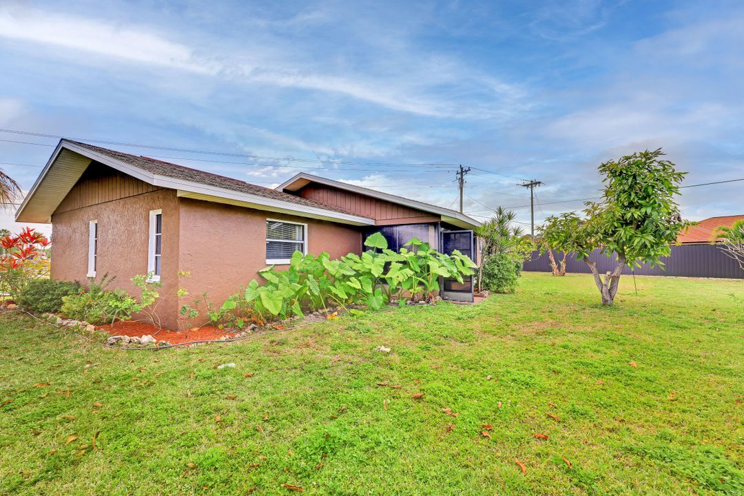 2420 Country Club Blvd, Cape Coral, FL 33990