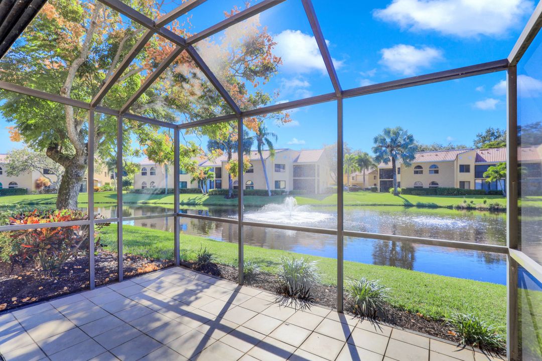 547 Beachwalk Cir, Naples, FL 34108