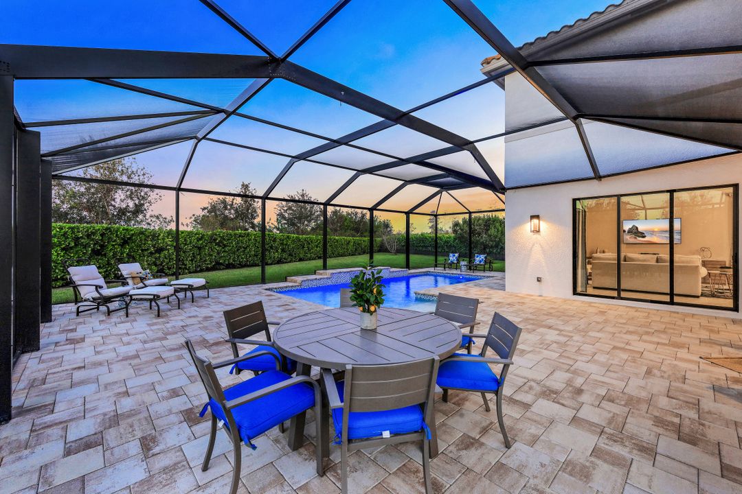 2827 Thunder Bay Circle, Naples, FL 34119