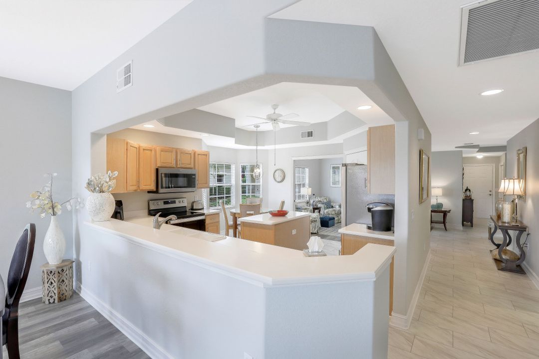 8204 Saratoga Dr #302, Naples, FL 34113