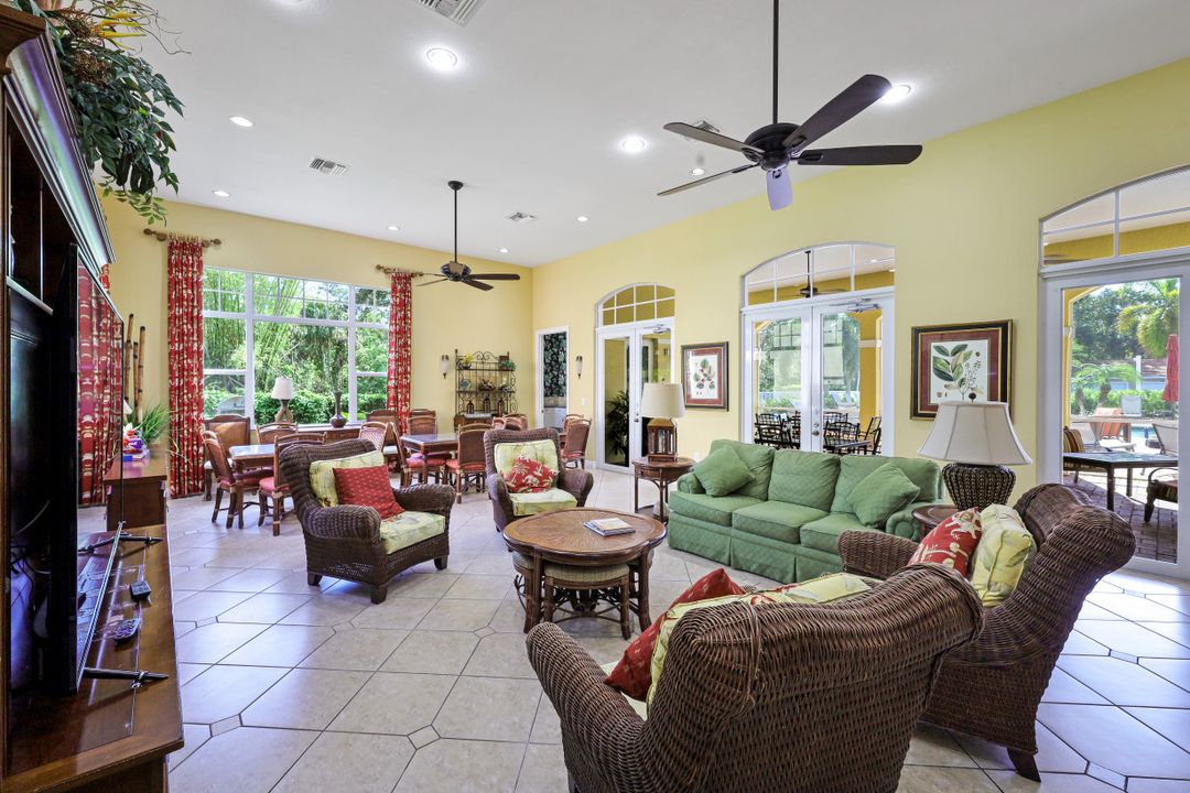 4520 Botanical Pl Cir #203, Naples, FL 34112