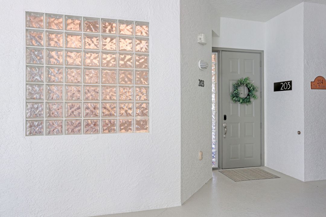 743 Bentwater Cir #203, Naples, FL 34108