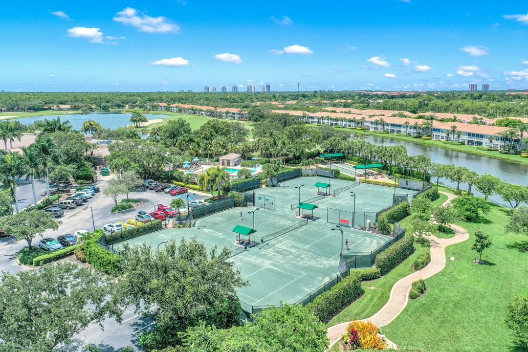 9224 Spring Run Blvd, Bonita Springs, FL 34135