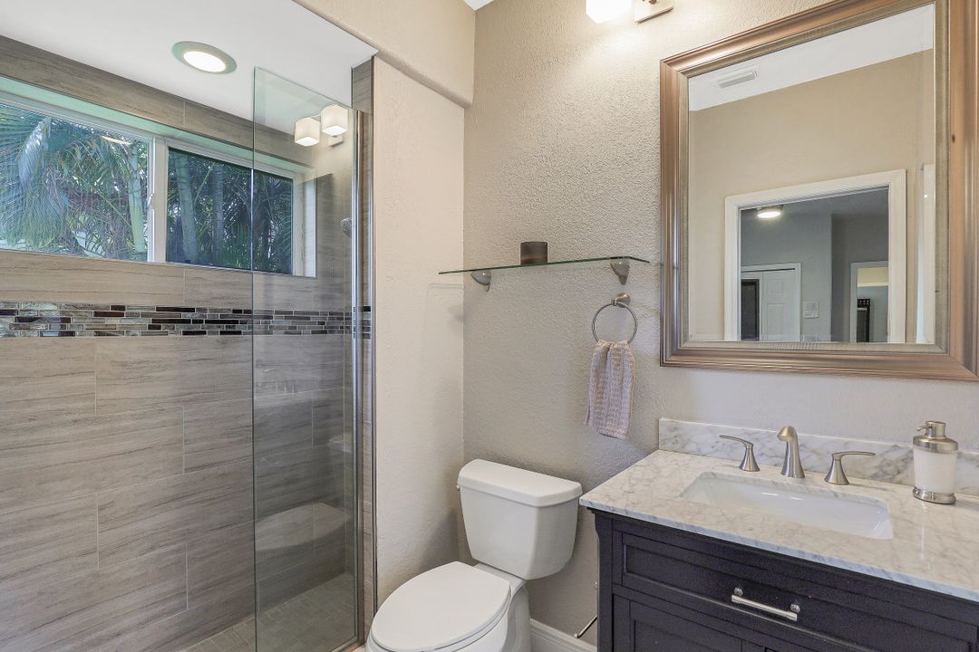 997 Aqua Ln, Fort Myers, FL 33919